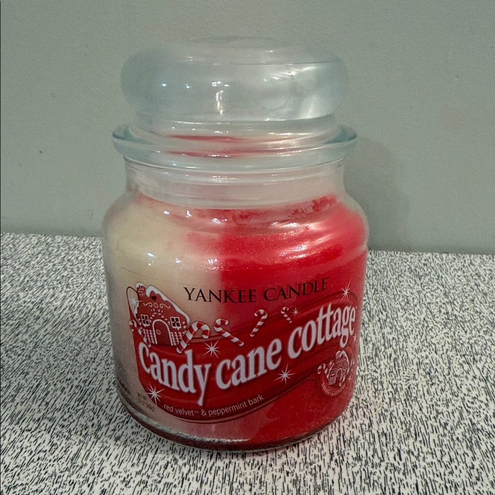Yankee Candle Candy Cane Cottage Jar, 13oz., Red Velvet & Peppermint Bark UNLIT